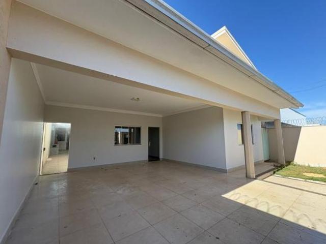 Casa para Venda em Patos de Minas, Boa Vista, 3 dormitórios, 2 suítes, 2 vagas