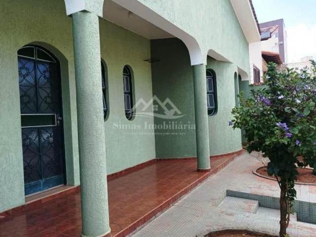Casa para Venda em Patos de Minas, São Francisco, 4 dormitórios, 1 suíte, 3 banheiros, 1 vaga