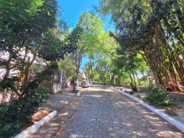 Casa para venda em Pacaembu com 3 quartos, sendo 1 suíte, 299m²