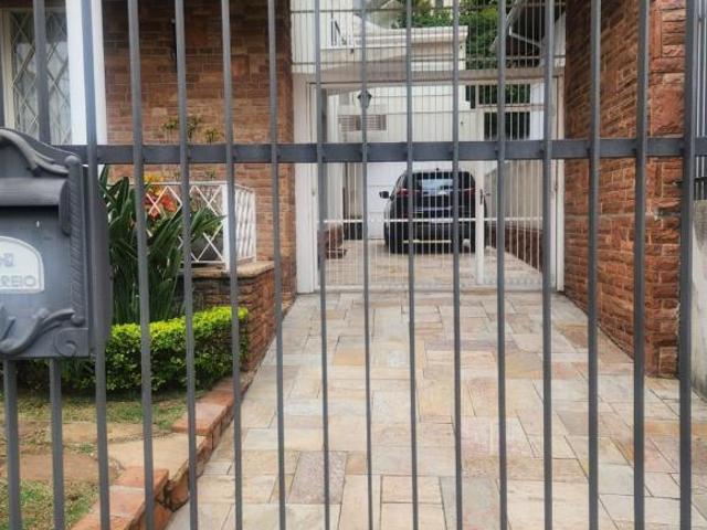 Casa para venda em Pacaembu com 5 quartos, 220m²