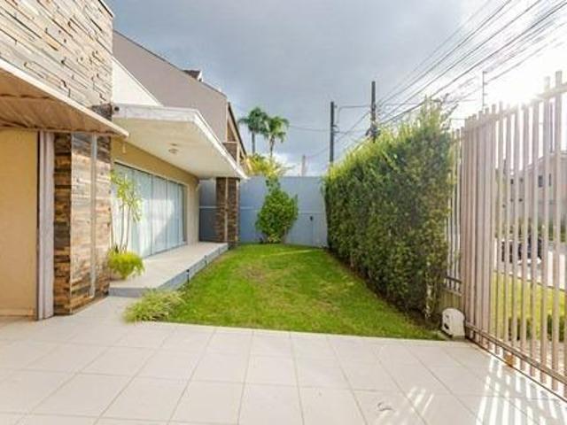 Casa para venda em Parolin de 200.00m² com 4 Quartos, 3 Suites e 2 Garagens
