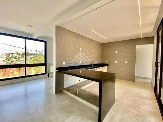 Casa para venda em Parque Cecap de 206.00m² com 3 Quartos, 1 Suite e 4 Garagens