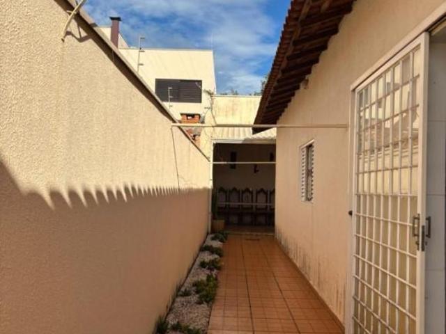 Casa para venda em Parque Dos Lagos de 176.00m² com 3 Quartos, 1 Suite e 4 Garagens