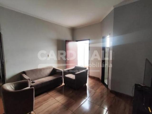 Casa para venda em Parque Dos Lagos de 225.00m² com 3 Quartos, 1 Suite e 3 Garagens