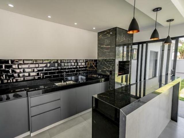 Casa para venda em Parque Residencial Nazaré de 241.00m² com 3 Quartos, 3 Suites e 4 Garagens