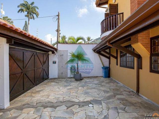 Casa para venda em Praia Da Enseada de 414.00m² com 8 Quartos, 6 Suites e 4 Garagens