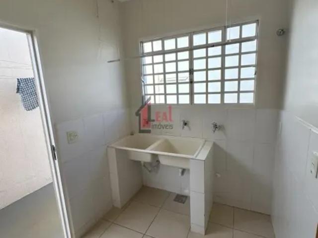 Casa para Venda em Presidente Prudente, CEDRAL, 3 dormitórios, 1 suíte, 2 banheiros, 2 vagas