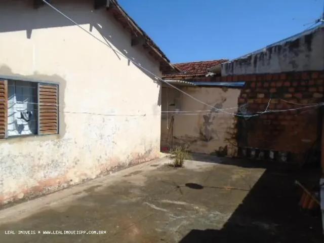 Casa para Venda em Presidente Prudente, MARIO AMATO, 2 dormitórios, 1 banheiro, 2 vagas