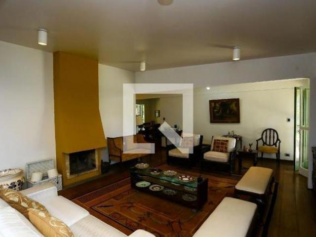 Casa para venda em Real Parque de 239.00m² com 2 Quartos, 2 Suites e 2 Garagens