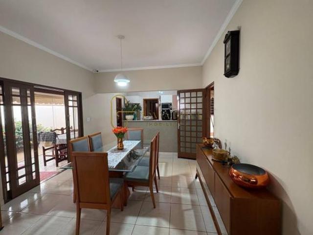Casa para venda em Residencial Flórida de 137.00m² com 3 Quartos, 1 Suite e 4 Garagens