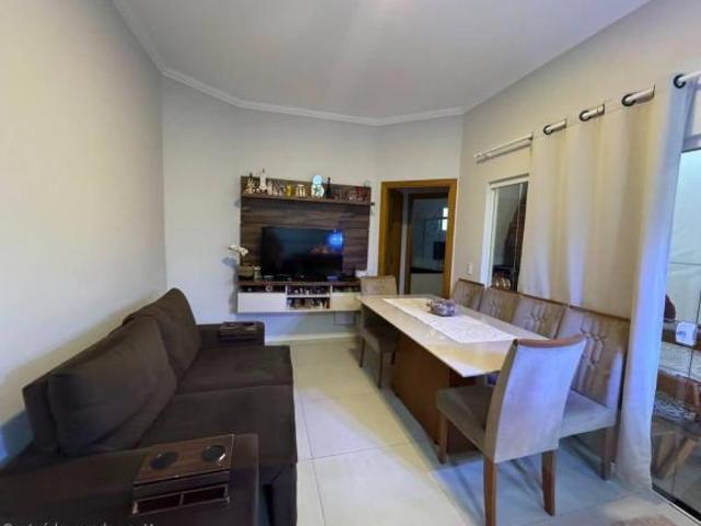 Casa para venda em Residencial Lívia I de 130.00m² com 3 Quartos, 2 Suites e 2 Garagens