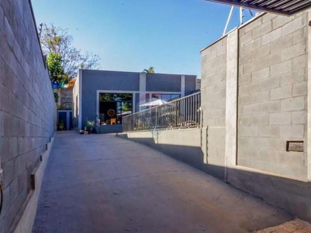 Casa para venda em Ribeirânia de 325.00m² com 4 Quartos, 4 Suites e 9 Garagens