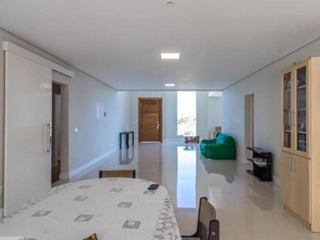 Casa para venda em Tamboré de 550.00m² com 6 Quartos, 5 Suites e 8 Garagens