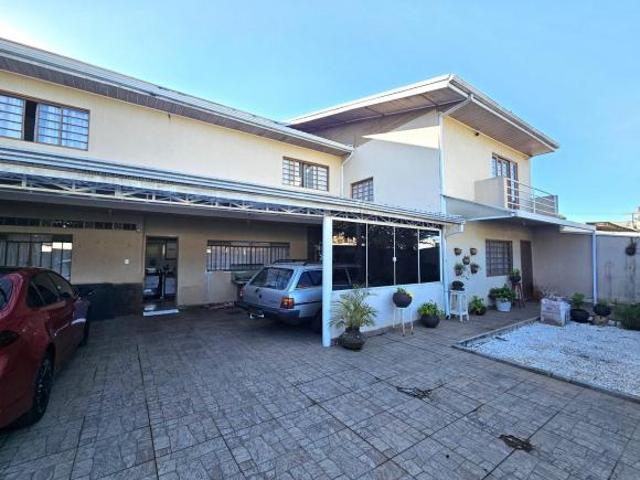 Casa para venda em Uberaba de 163.00m² com 2 Quartos, 2 Suites e 5 Garagens