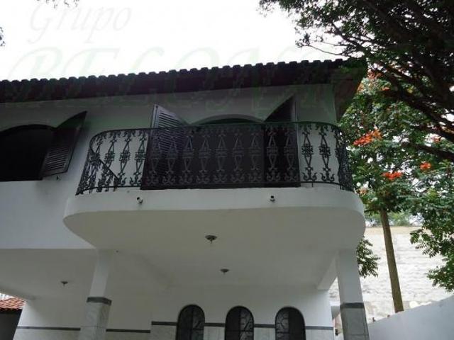 Casa para venda em V. São Francisco de 256.00m² com 5 Quartos, 2 Suites e 6 Garagens