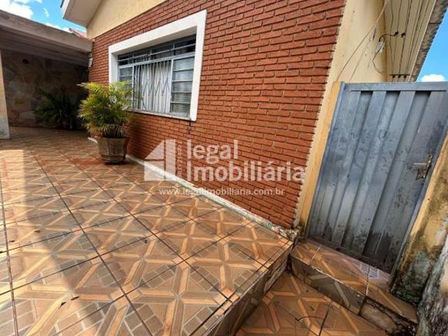 Casa para venda em Vila Tibério de 175.00m² com 3 Quartos e 6 Garagens