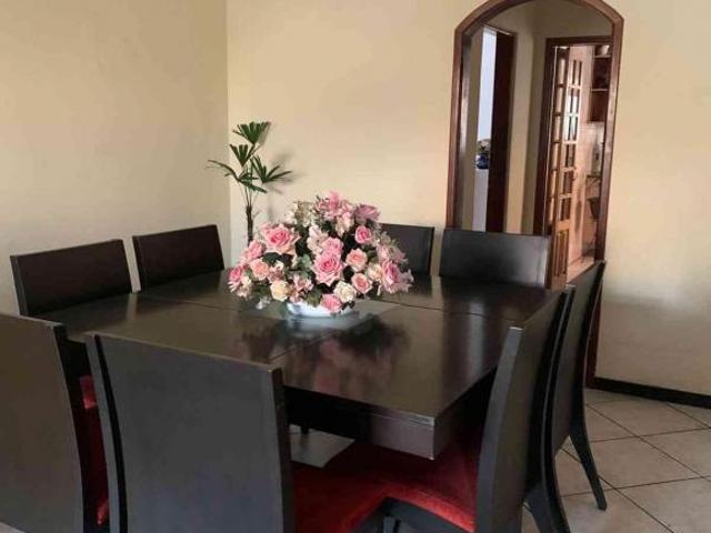 Casa para venda em Vila Valença de 196.00m² com 3 Quartos e 2 Garagens