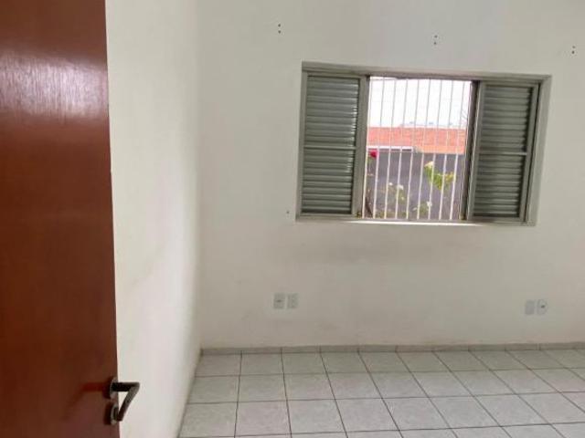 Casa para venda em Vila Assis de 166.20m² com 3 Quartos, 1 Suite e 6 Garagens