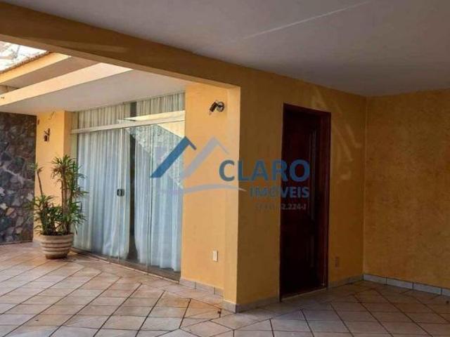 Casa para venda em Vila Camargo de 262.00m² com 3 Quartos, 1 Suite e 3 Garagens
