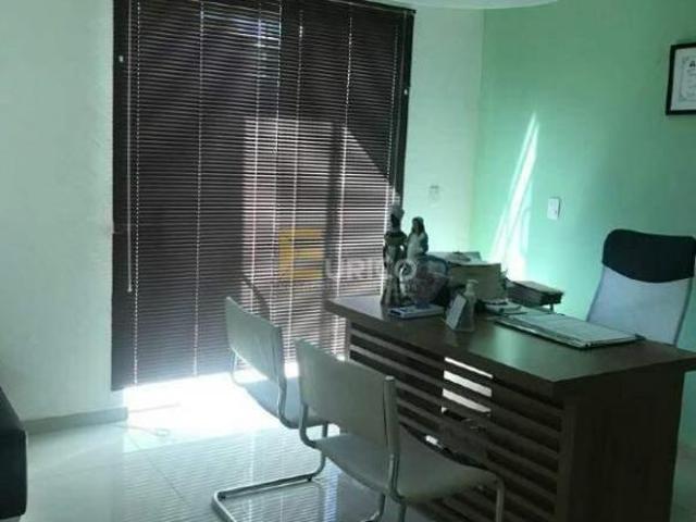 Casa para venda em Vila Guarani de 224.00m² com 7 Quartos, 3 Suites e 6 Garagens