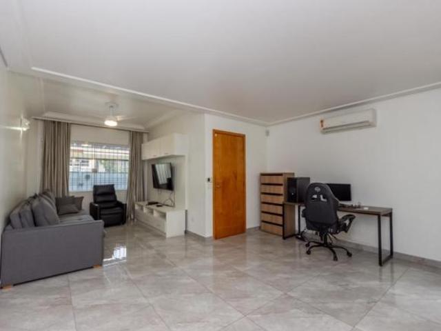 Casa para venda em Vila Guarani Z Sul com 4 quartos, sendo 4 suítes, 144m²