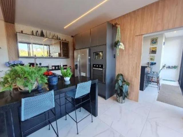 Casa para venda em Vila Haro de 226.00m² com 3 Quartos, 3 Suites e 5 Garagens