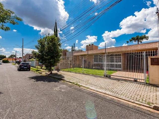 Casa para venda em Vila Izabel de 220.00m² com 3 Quartos, 1 Suite e 4 Garagens