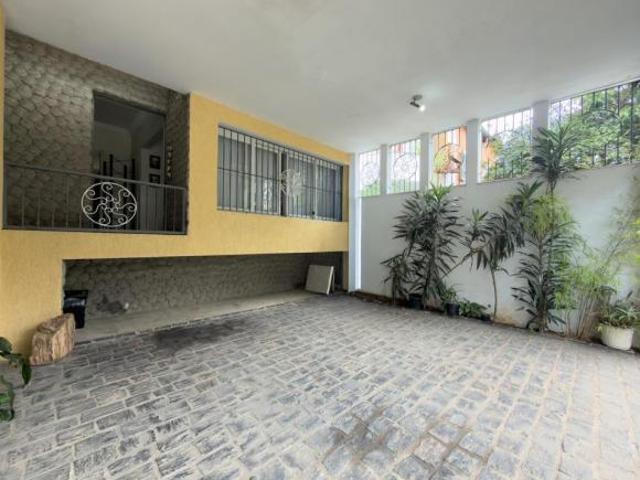Casa para venda em Vila Mariana com 4 quartos, sendo 1 suíte, 2 vagas, 220m²