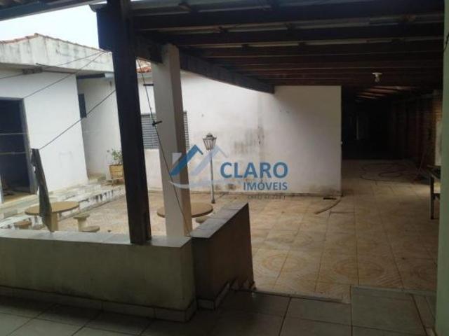 Casa para venda em Vila Santista de 968.00m² com 3 Quartos, 3 Suites e 4 Garagens