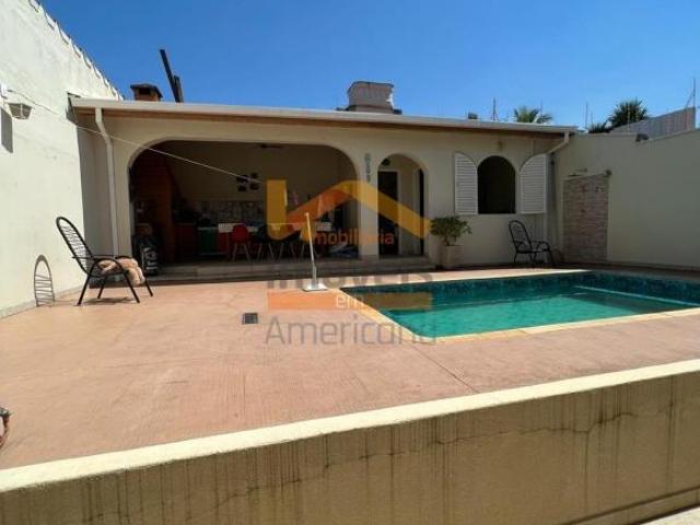 Casa para venda em Vila Santo Antônio de 212.00m² com 3 Quartos, 1 Suite e 4 Garagens