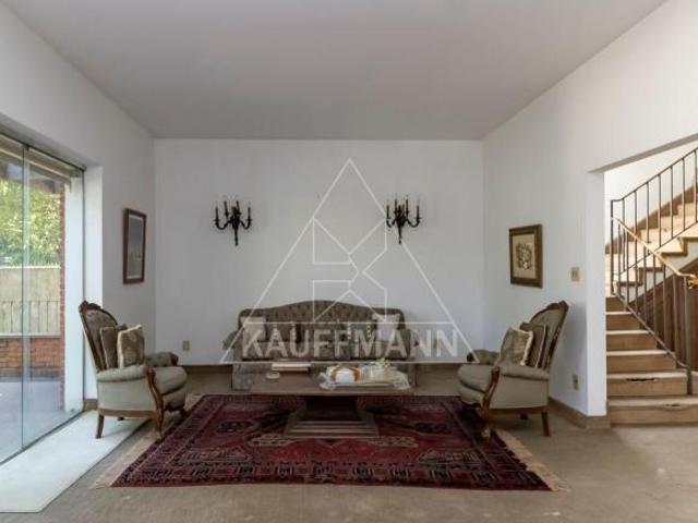 Casa para Venda no Pacaembu 4 Dormitórios 1 Suíte, 2 Vagas, 353m² A.C