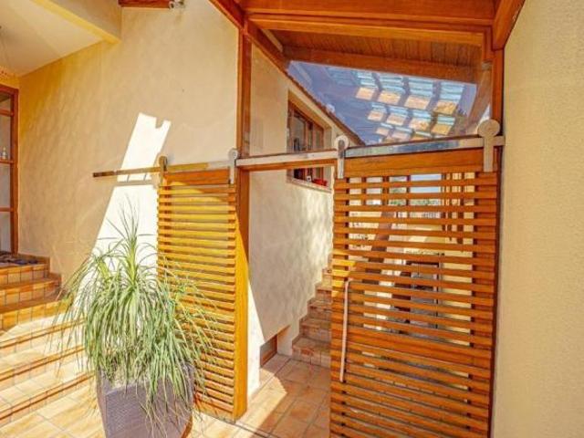 Casa para Venda por R$3.200.000,00 com 450m², 3 vagas, 2 suites e 4 dormitórios Sumaré, São paulo