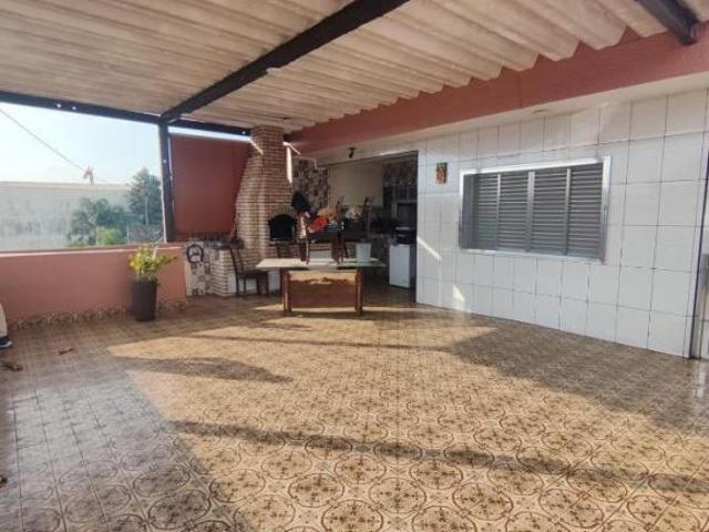 Casa para Venda por R$1.300.000.000,00 e Aluguel á R$4.500,00/Mês com 3 dormitórios, 1 suite e 8 vag