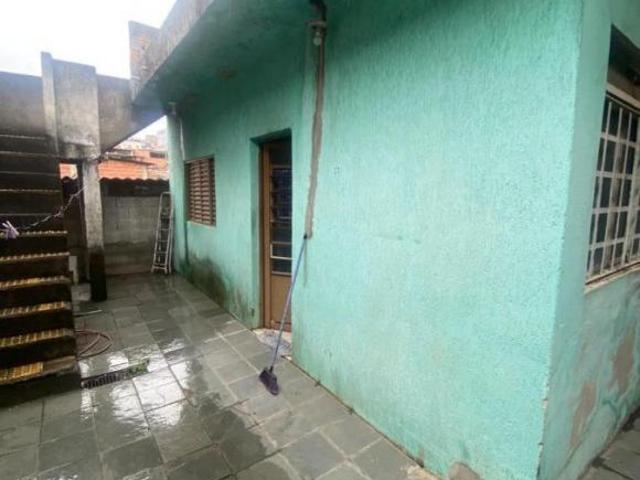 Casa para Venda por R$240.000,00 e Aluguel á R$1.800,00/Mês com 3 dormitórios, 3 vagas e 1 banheiro