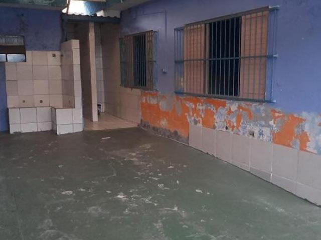 Casa para Venda por R$370.000,00 e Aluguel á R$2.500,00/Mês com 250m², 3 dormitórios, 1 suite e 3 va