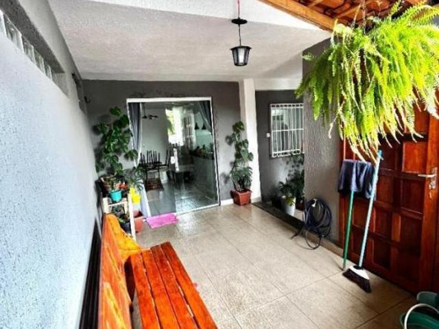 Casa para Venda por R$495.000,00 com 220m², 4 dormitórios, 2 vagas e 2 banheiros Jardim colorado