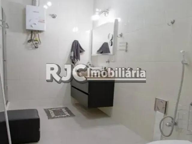Casa para venda possui 250 metros quadrados com 3 quartos em Maracanã Rio de Janeiro RJ