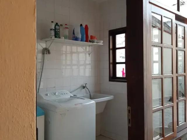 Casa para venda possui 215 metros quadrados com 3 quartos em Vila Lavínia Mogi das Cruzes SP