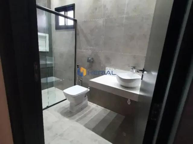 Casa para venda possui 350 metros quadrados com 4 quartos em Centro Iguaraçu PR