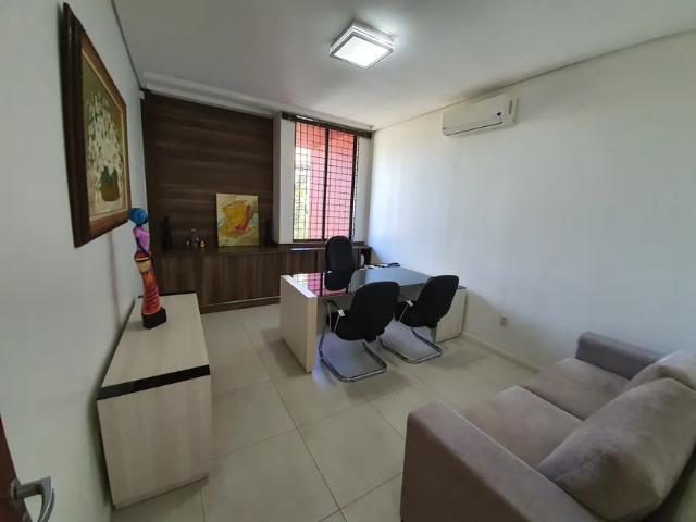 Casa para venda possui 476 metros quadrados com 10 quartos em Torreão Recife Pernambuco