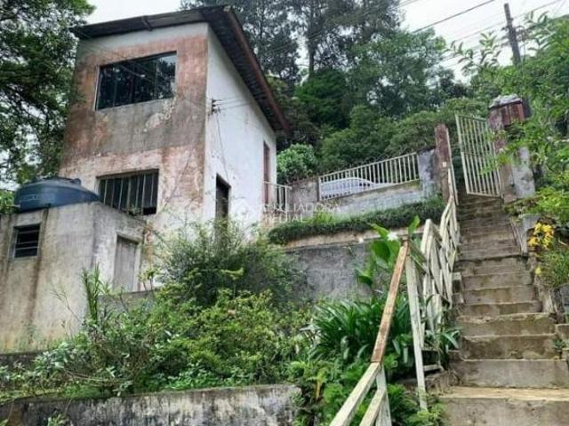 Casa para venda possui 400m² de terreno e 100m² área construída no bairro Riacho Grande/ SBC