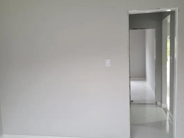 Casa para venda possui 65 metros quadrados com 2 quartos em Retiro Bacaxá Saquarema RJ