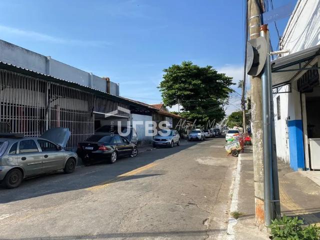 Casa para venda possui 770 metros quadrados com 1 quarto em Setor Central Goiânia GO
