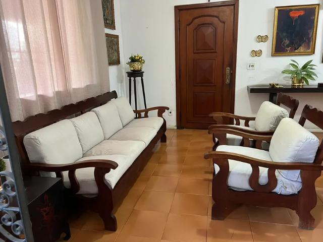 Casa para venda tem 218 metros quadrados com 6 quartos em Icaraí Niterói Rio de Janeiro