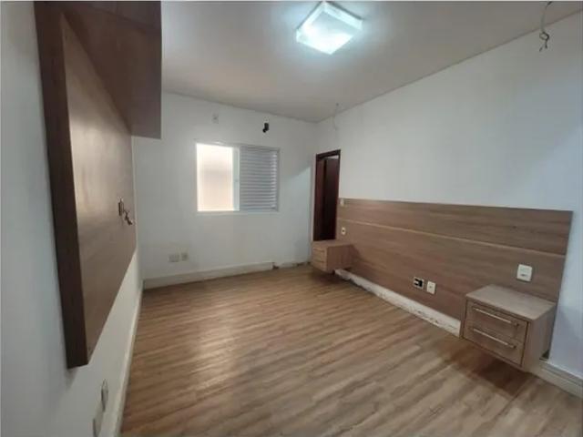 Casa para venda tem 220 metros quadrados com 3 quartos em Estuário Santos São Paulo