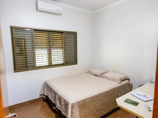 Casa para venda tem 220 metros quadrados com 3 quartos em Vila Tênis Clube Assis São Paulo