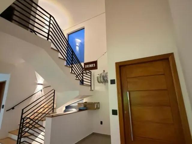 Casa para venda tem 350 metros quadrados com 3 quartos