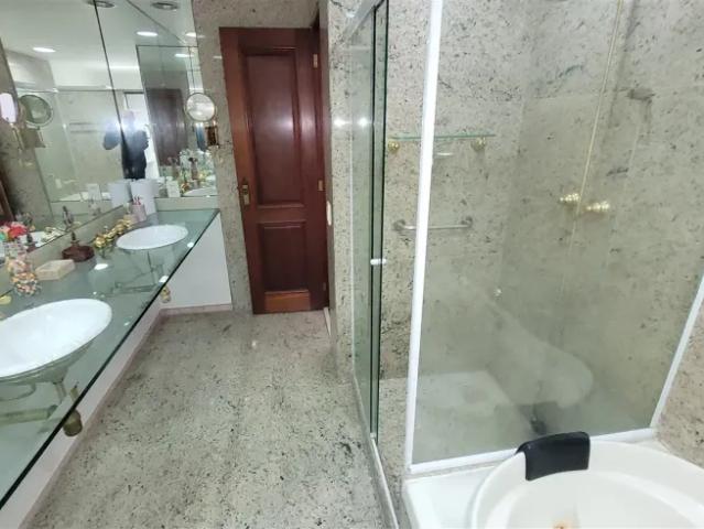 Casa para venda tem 430 metros quadrados com 3 quartos em Urca Rio de Janeiro RJ