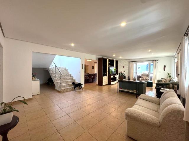 Casa para Venda/Aluguel com 4 quartos, 440 m² por R$ 2.500.000