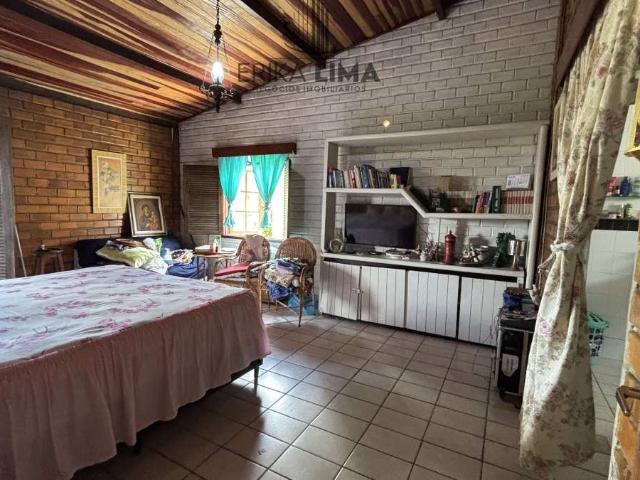 Casa para Venda/Aluguel com 5 quartos, 1600 m² por R$ 820.000
